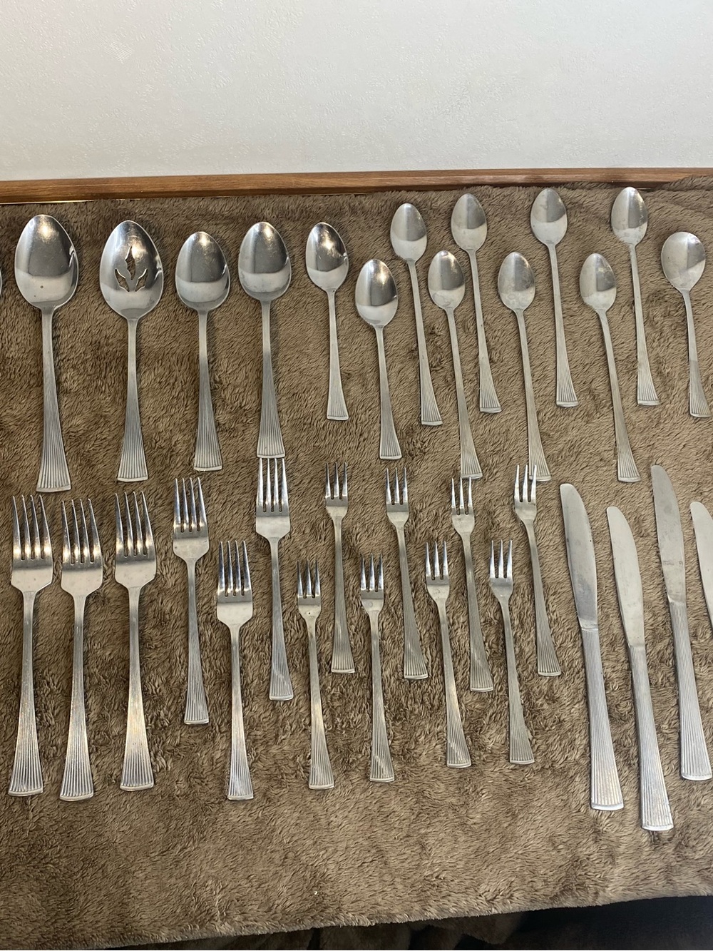 BARCLAY GENEVE VAN CORTLAND STAINLESS FLATWARE 38-PIECES
